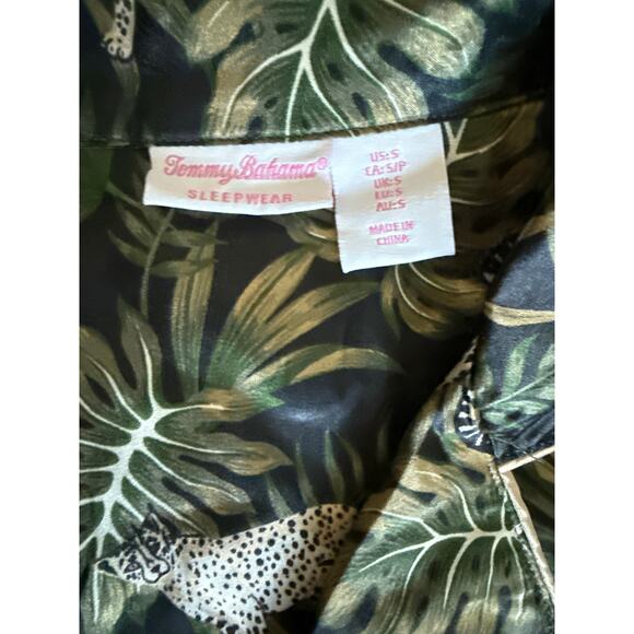 Tommy Bahama Sleepwear Jungle Leopard Print Silky Pajama Shortie Set Size Small - Picture 4 of 8
